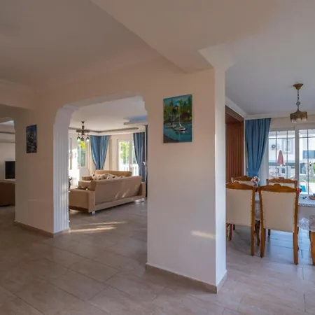 Infinity Civan 4*